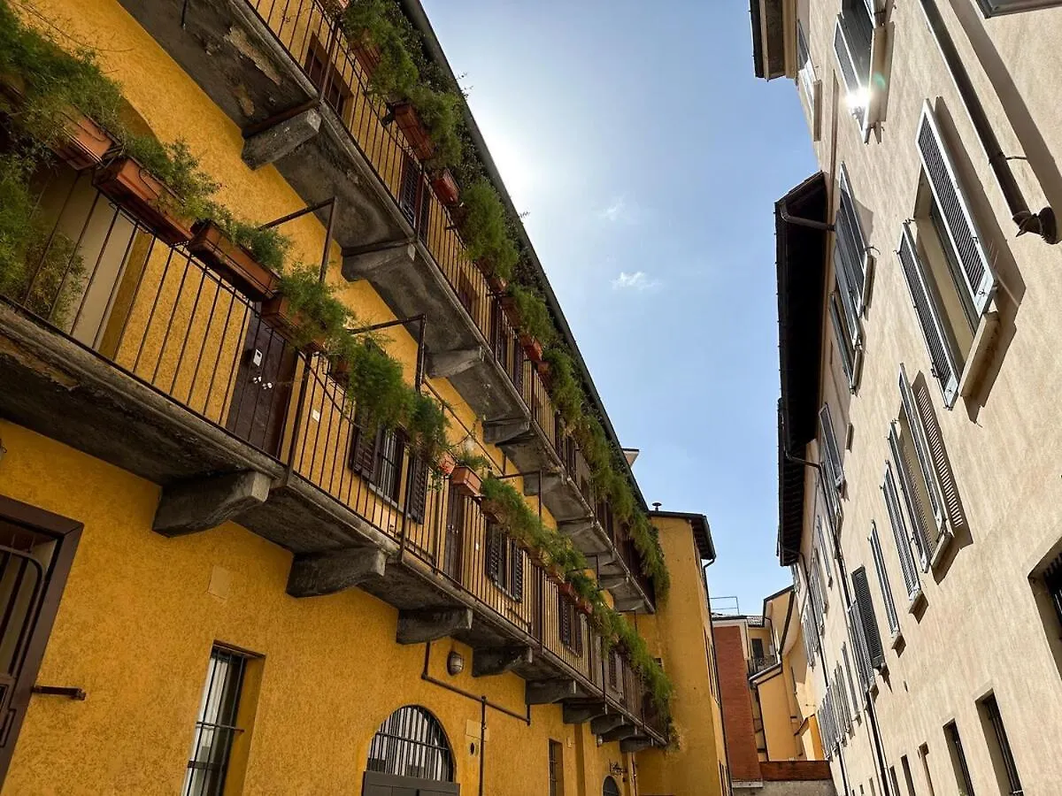 Апартаменты Cozy Duomo And Castello Sforzesco Милан 0*,  Италия